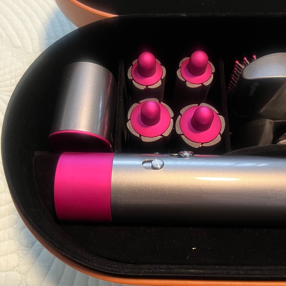 Dyson Airwrap Styler with Pink and Black Attachments - Picture 4 of 7